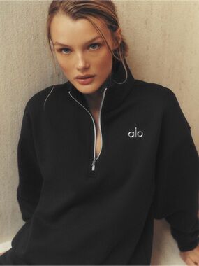MSRP $148…..ALO Yoga Black Half-Zip Sweatshirt